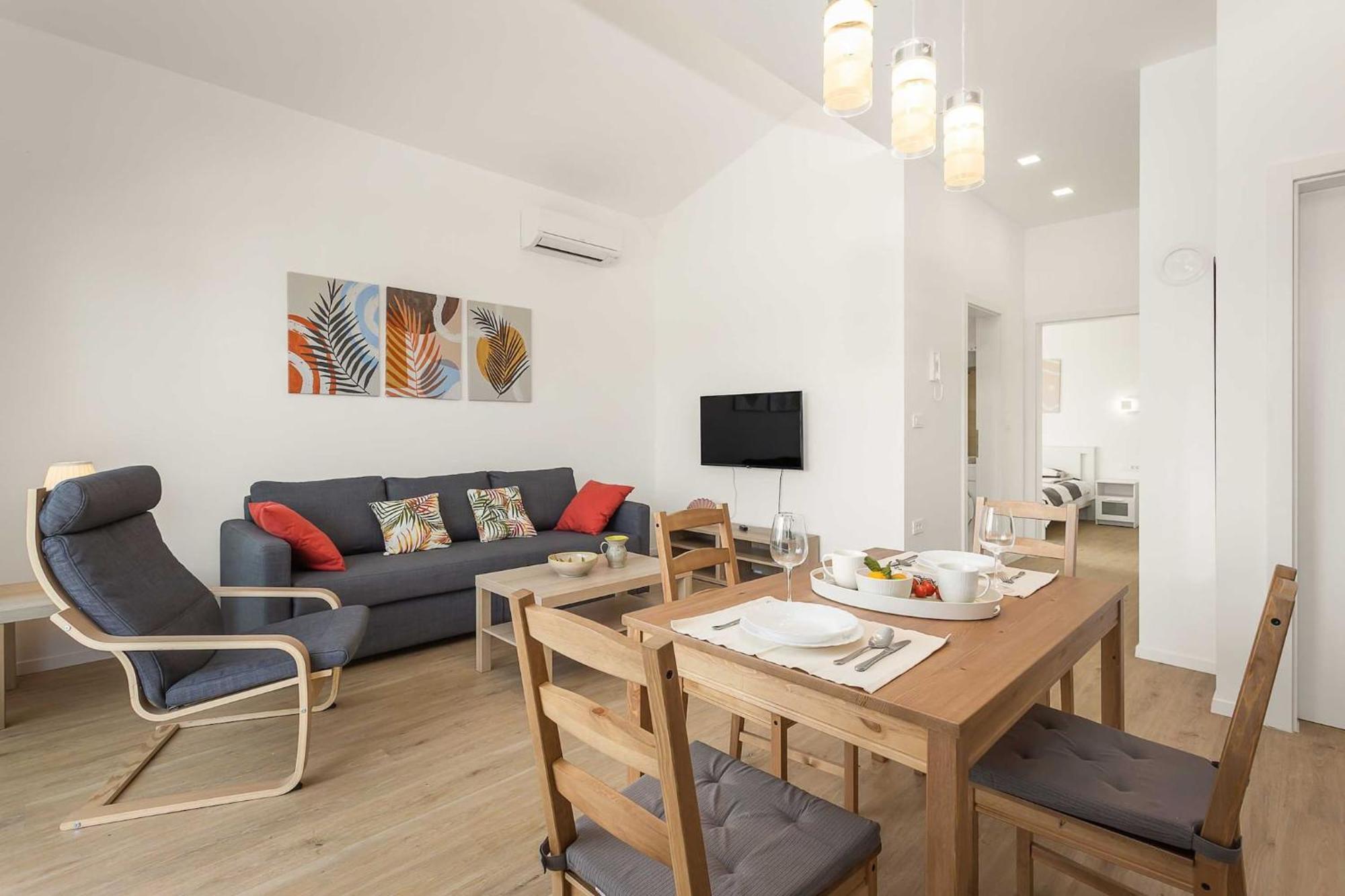 Lana Luxe Apartment